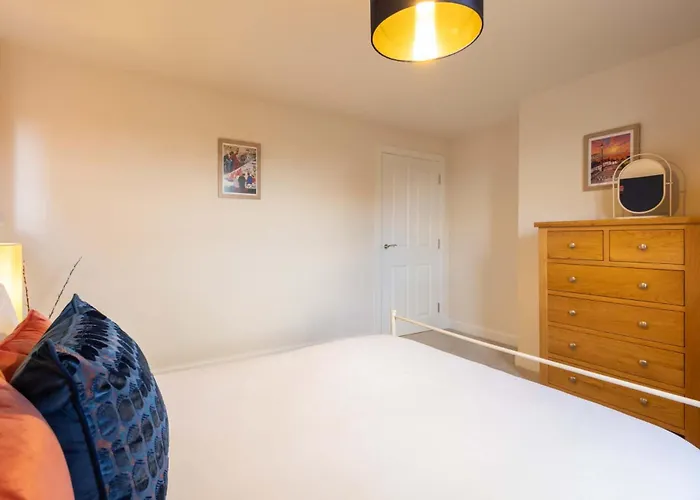 Host & - The Sanctuary Apartment Whitby